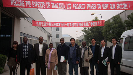 2011 Tanzanian ICT project Ⅰ team Checking in the Workshop