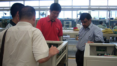 2013 Pakistani Customer Inspecting the Voltage Stabilizer (AVR)